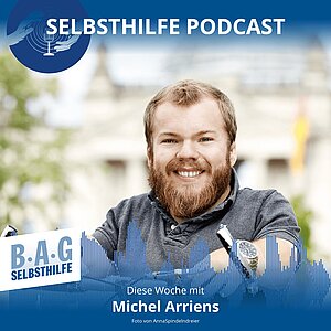 Ein Werbebild für den Selbsthilfe-Podcast  Nummer 1 in dem Michel Arriens über Barrierefreiheit und Diskriminierung spricht